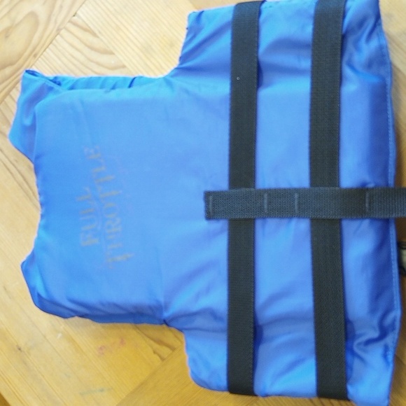 Like new Full Throttle Children's Life Vest 30-50 lbs - Picture 3 of 4